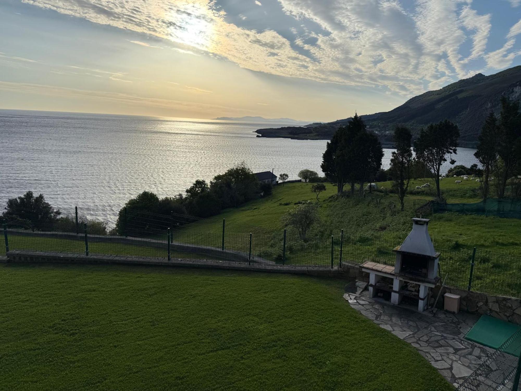 Villa La Ballena De Sonabia Orinon Kültér fotó